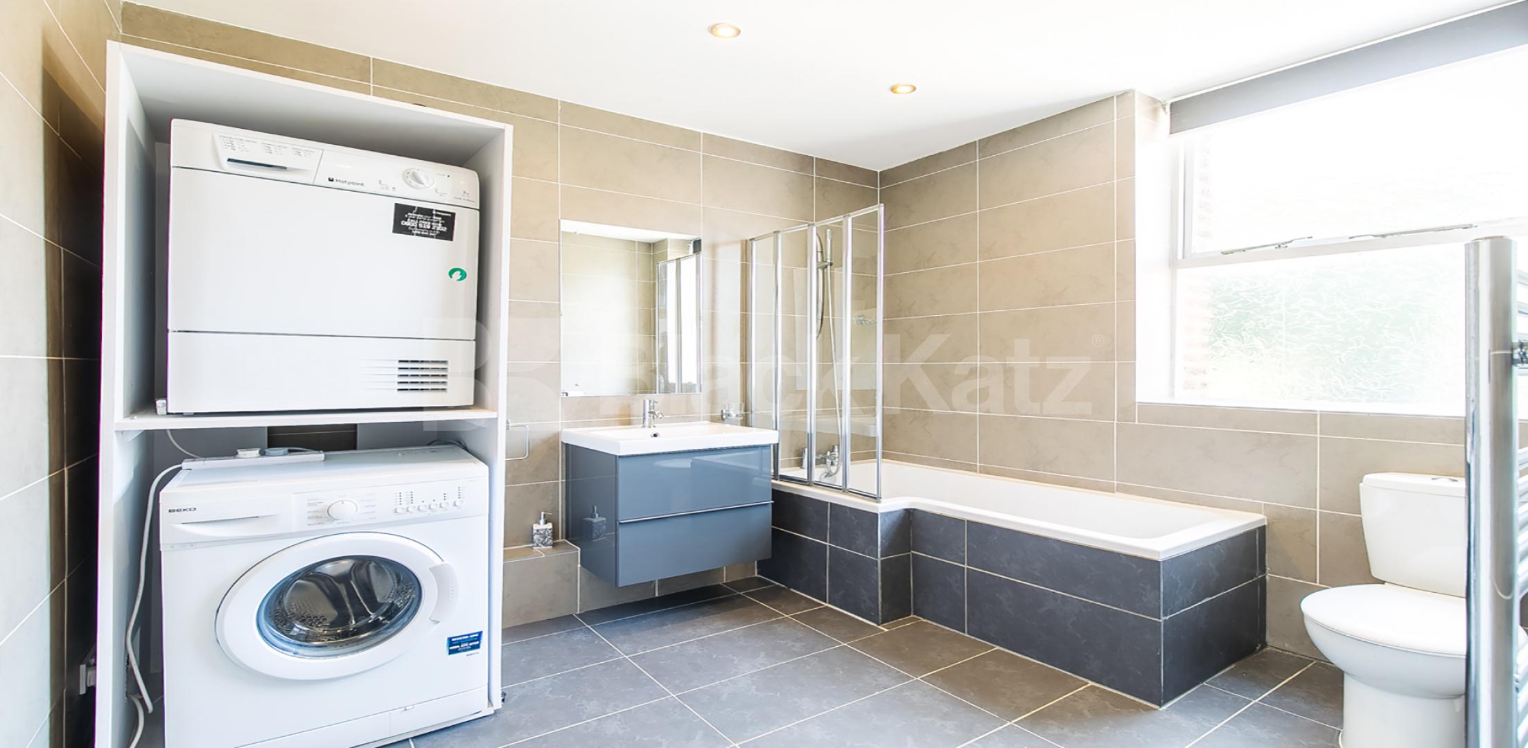 Superb spacious modern split level one bed by regents park  Parkway, Camden Town / Regents Park